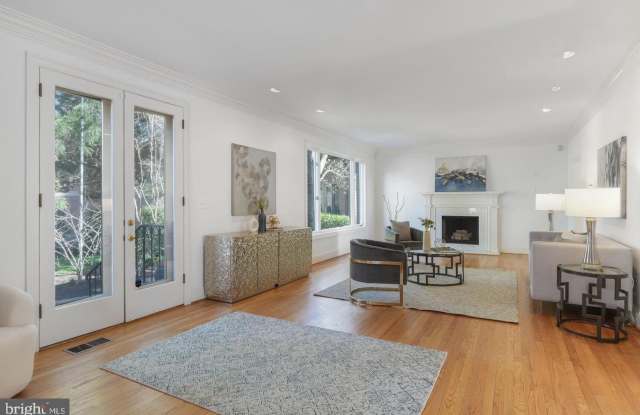 4711 FOXHALL Crescent NW Gallery 2