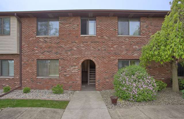 2 Bedroom, 1.5 Bathroom Condo (AVAILABLE SEPTEMBER 5TH) photos photos