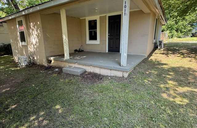 1011 1/2 Clydesdale Avenue photos photos