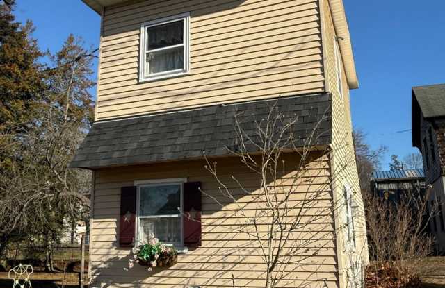 Charming Cottage in Newportville photos photos