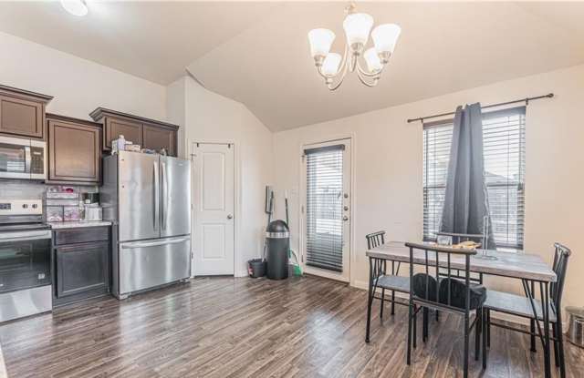 3-bedroom 2-bathroom house! Gallery 4