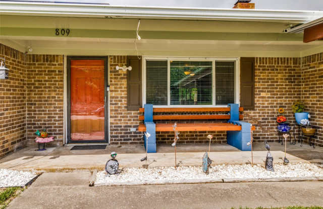 809 Beech Street Gallery 2