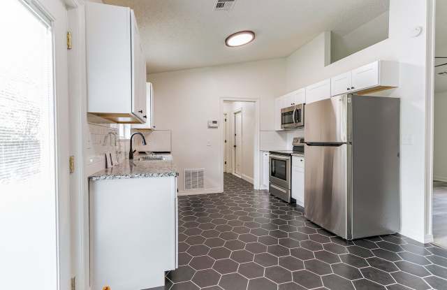 Renovated 3-Bedroom Home with Fenced Yard, Garage & Washer/Dryer Gallery 1