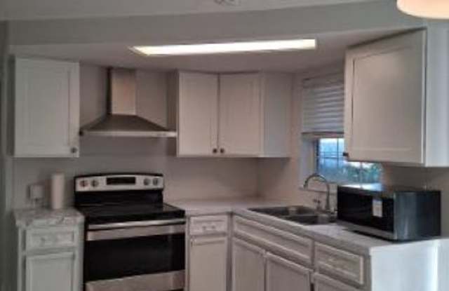 3248 Primrose Dr Gallery 3