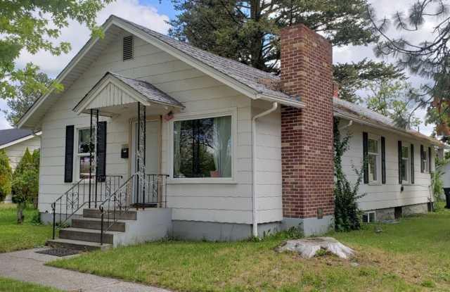 Cheney Spacious 5-Bedroom Home Near Campus – Available July 10th photos photos