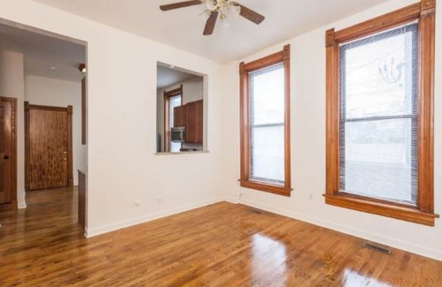 1043 North Sheffield Avenue Gallery 2
