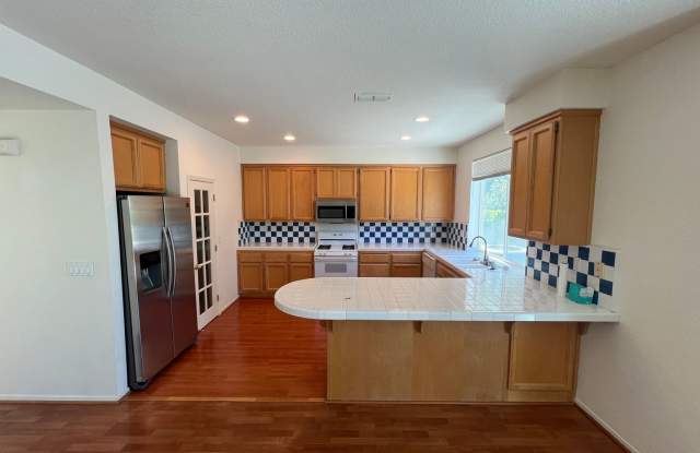 Natoma Station Home Near Schools, Lightrail, Shopping, and More! Gallery 4