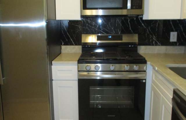 Charming 3-Bedroom Home with a Large Backyard in Daytona Beach! Gallery 3
