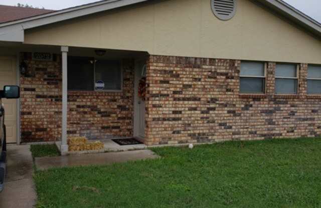 2512 Phyllis Dr - 2512 Phyllis Drive, Copperas Cove, TX 76522