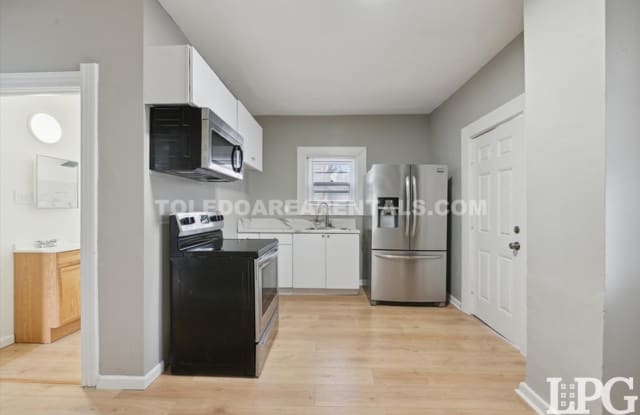 871 Oak St - 871 Oak Street, Toledo, OH 43605 871 Oak St - 871 Oak Street, Toledo, OH 43605
