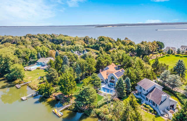 425 Cedar Point Drive E Gallery 2