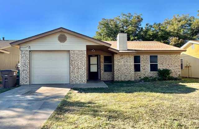 NOW AVAILABLE - Cozy 3-Bedroom Home in Desirable Neighborhood Near Goodfellow AFB! photos photos