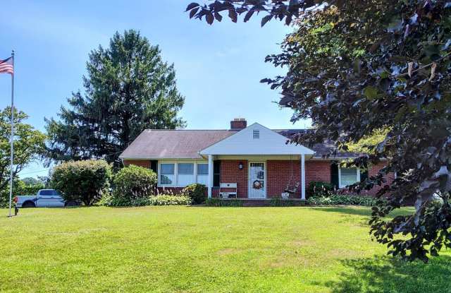 JARRETTSVILLE SINGLE FAMILY HOME ON WORKING FARM photos photos