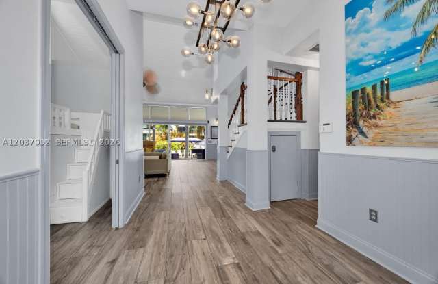 1074 NE Little River Dr Gallery 3