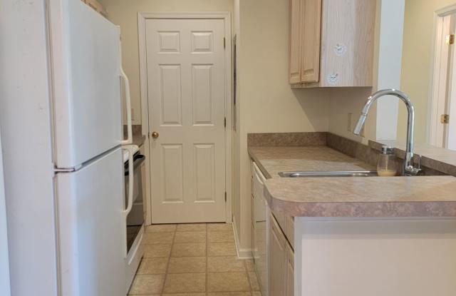 Year Round rental with community pool and close to area beaches and shopping! Gallery 4