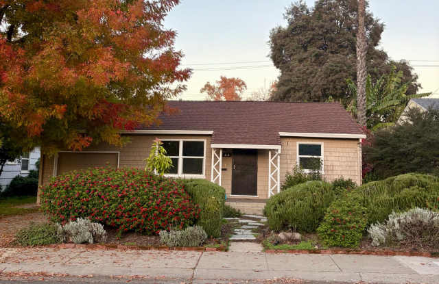 3bed/2bath Home in Land Park - 733 McClatchy Way, Sacramento, CA 95818