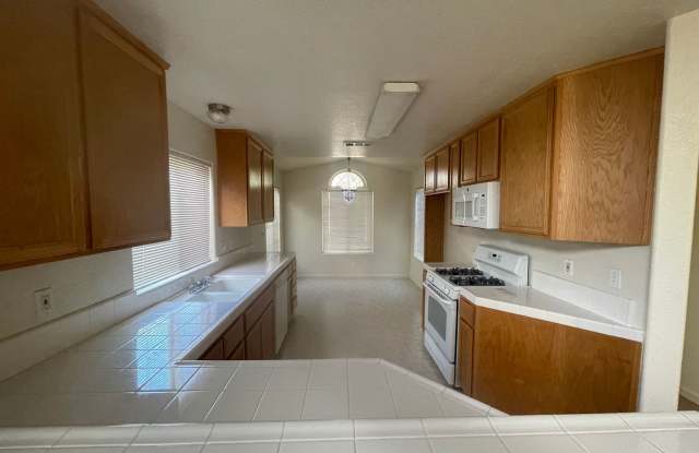 Available Now!! 3-Bedroom, 2-Bathroom Home for Rent – Move-In Ready! Close to Parks – Spacious Living Gallery 4