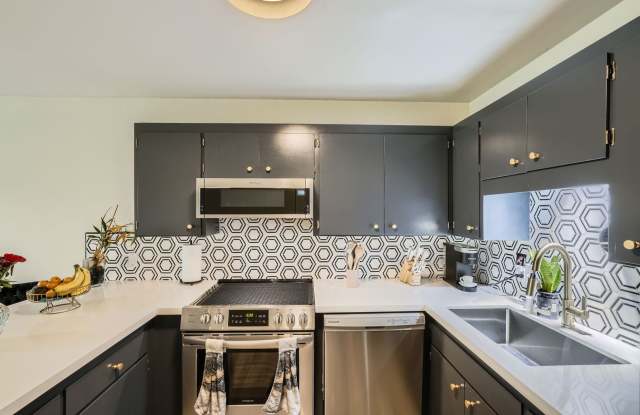 Top-Floor Corner Unit with Stunning Views in Renton — A Commuter’s Dream! Gallery 4