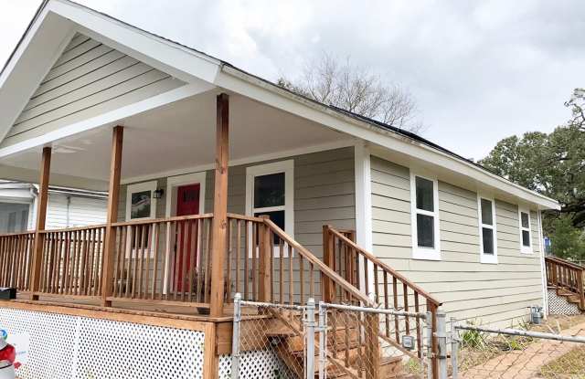 2 Bedroom 1 Bath House in Maryville - West Ashley Gallery 1