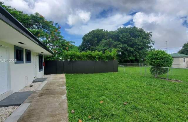2932 NW 59th St photos photos