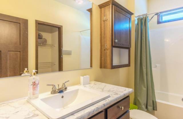 497 W Center St - 497 West Center Street, Douglas, MI 49406