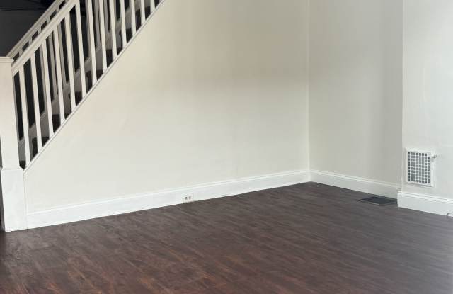2437 Tulip St Gallery 3
