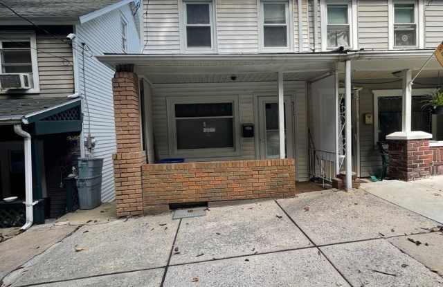 3 bedroom 1 bathroom Gallery 1