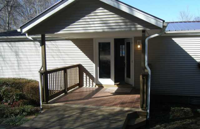 4053 Chevlot Hills Rd. Gallery 4