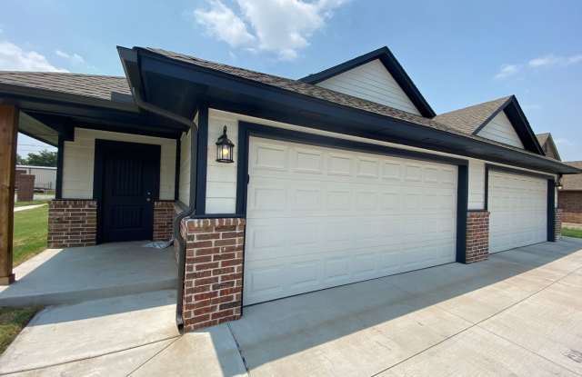 3 Bed 2 Bath Duplex in Bethany (See Contact Info Below) Gallery 1