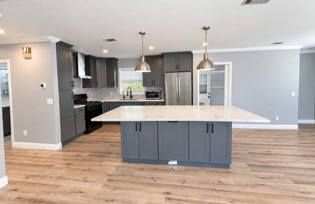 3 Bedroom Home in Pomona Gallery 3