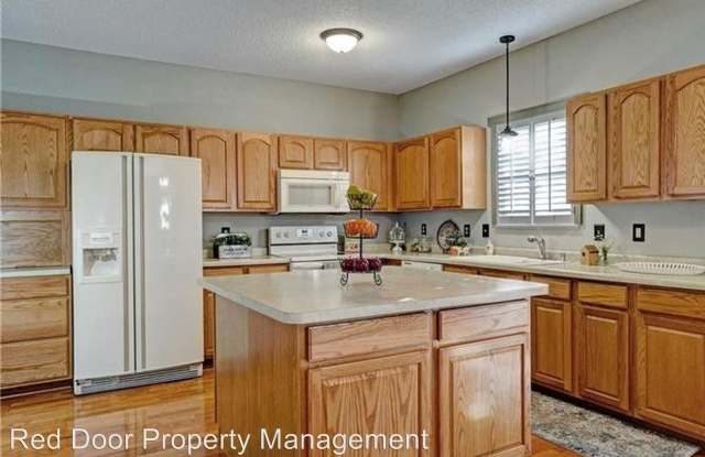 1098 Saint Charles Pl Gallery 3
