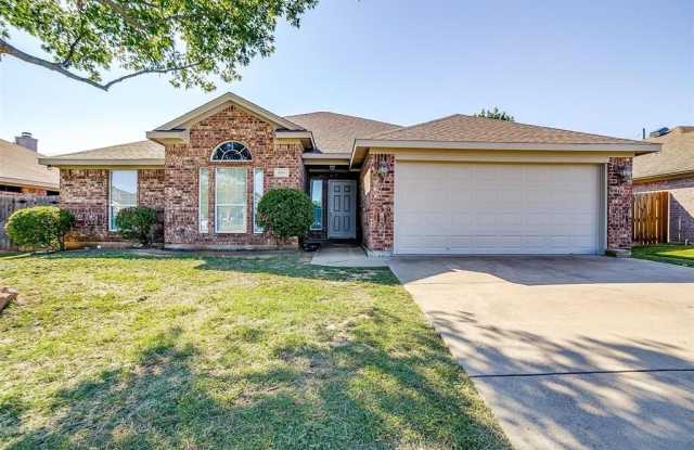 524 Thistle Meade Circle - 524 Thistle Meade Circle, Burleson, TX 76028