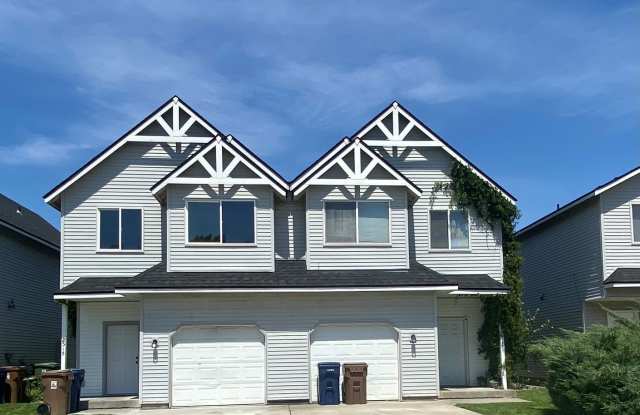 Large 3 bedroom, 2.5 bath duplex-just updated and available now photos photos