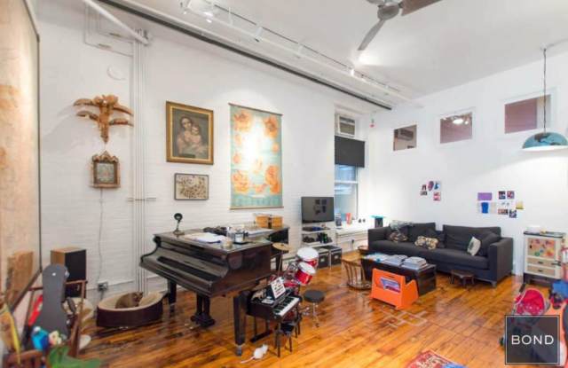 138 Baxter Street Gallery 3
