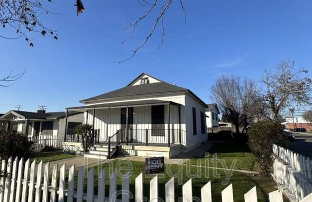 500 West School St photos photos