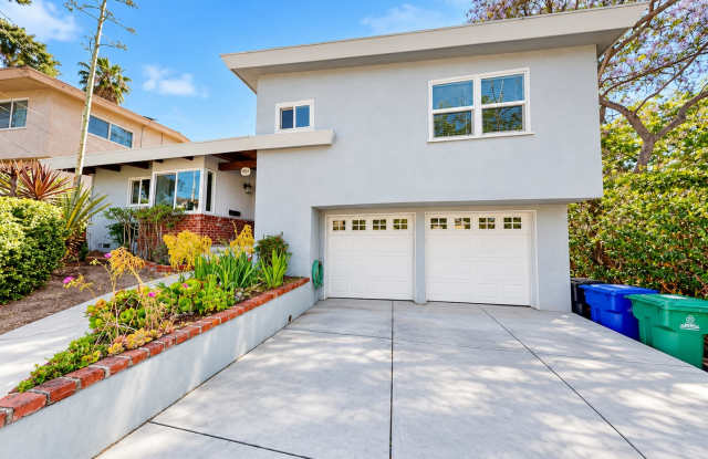 5 Rooms (4BD + Large "Den"), Covered Patio! Gallery 1