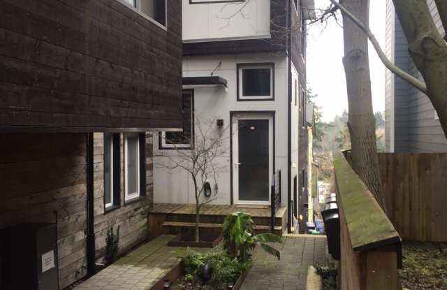 208 25th Avenue East #D - 208 25th Avenue East, Seattle, WA 98112