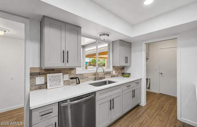 FREE RENT OFF 1ST MONTHS RENT!!!!!   INTERESTED  Remodeled Tempe Home 4BR/2BA Gallery 4
