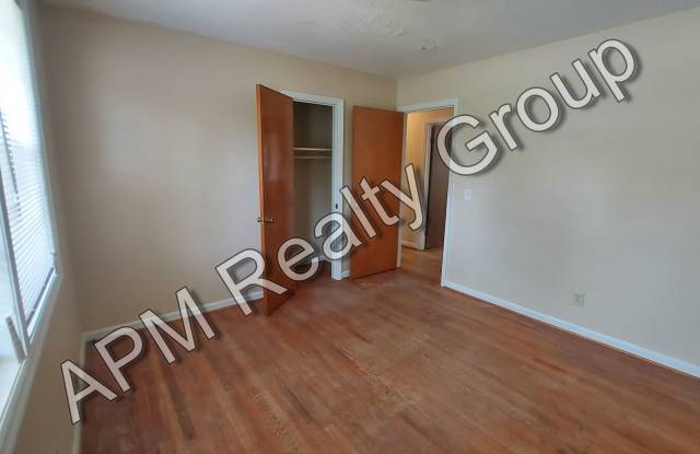 Three bedroom home in Southeast Columbia photos photos