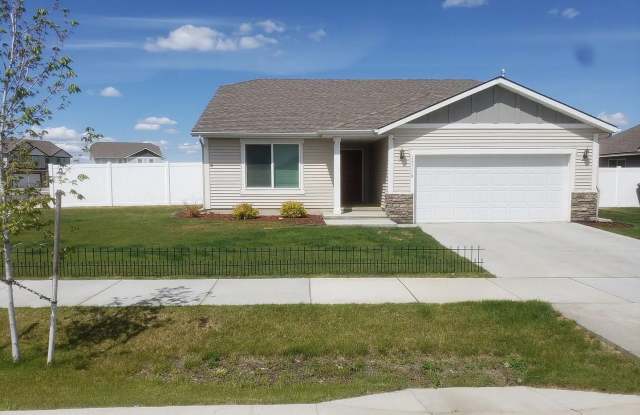 Beautiful 3 Bedroom, 2 Bathroom Home for Rent in Airway Heights! Available for rent Late November! Gallery 1
