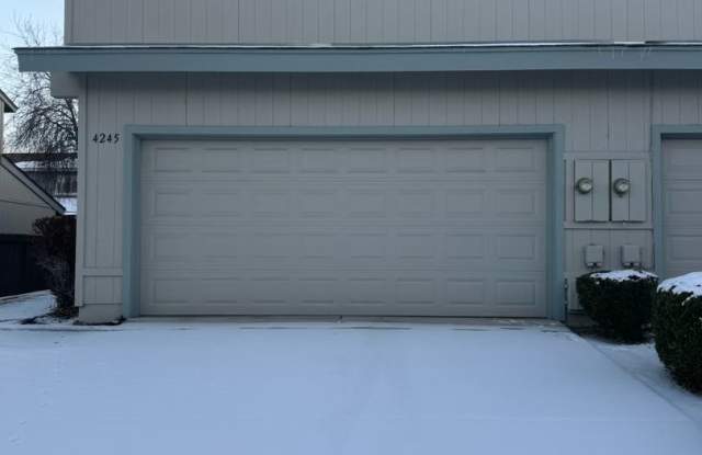 Townhouse in Carson for rent $2300 a month, 3 Bedroom, 2.5 baths, water/sewer paid by owner photos photos