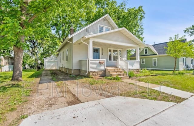1115 West 1st Street - 1115 West 1st Street, Cedar Falls, IA 50613