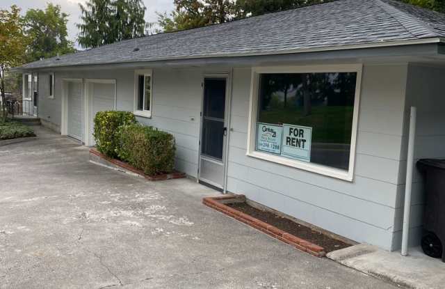 Charming Single-Level 2-Bedroom Duplex in Lewiston photos photos