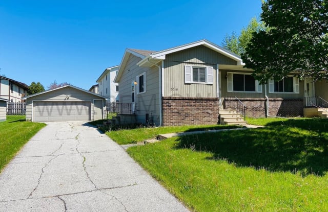 2016 NW 10th Street - 2016 Northwest 10th Street, Ankeny, IA 50023