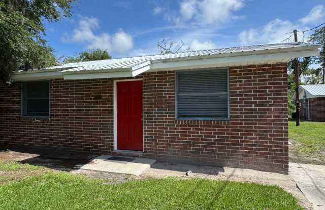 Newly Renovated 2 Bedroom Brick Apartment near Downtown Live Oak - Move in Specials! photos photos Newly Renovated 2 Bedroom Brick Apartment near Downtown Live Oak - Move in Specials! photos photos