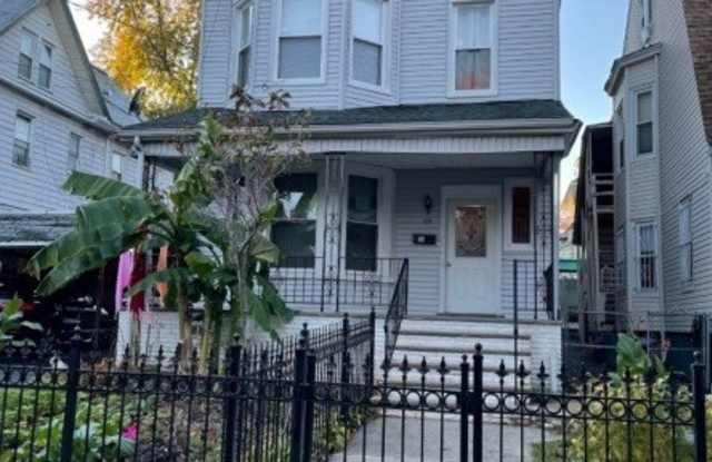 712 Clifton Ave photos photos