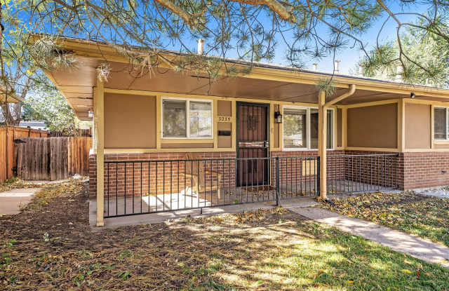 Updated 2 Bed 1 Bath Townhome in Clayton Neighborhood photos photos