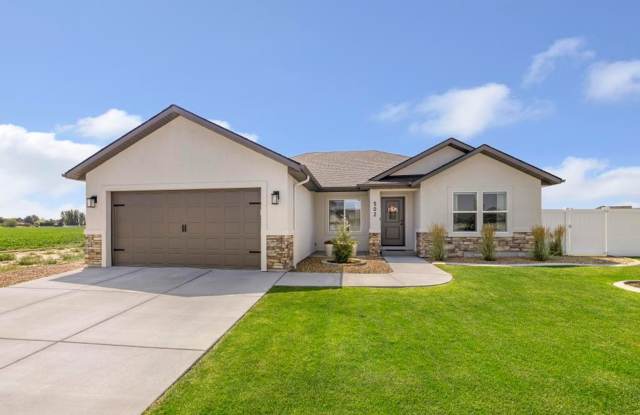 Better Than New: 4-Bed Vaulted Beauty for Rent | Twin Falls Gallery 1