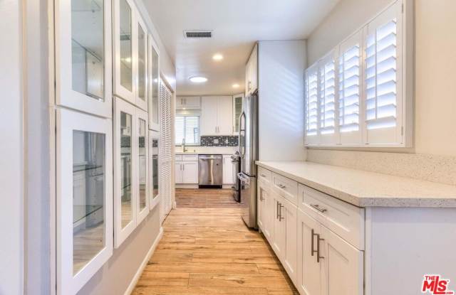4923 Burgoyne Lane Gallery 4