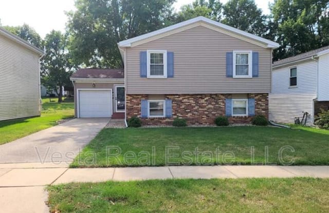 1412 Ridgeport Ave - 1412 Ridgeport Avenue, Bloomington, IL 61704